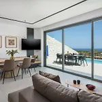 Sky Sea View Heated Pool Vila *