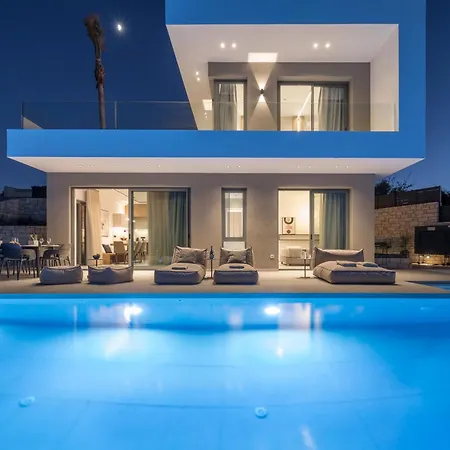 Sky Sea View Heated Pool Villa *